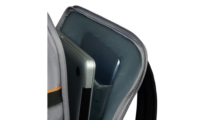 Laptop compartment 15.6"