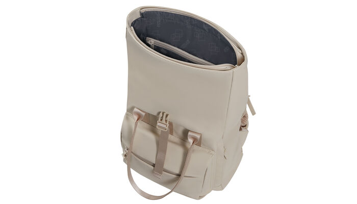 Large main compartment