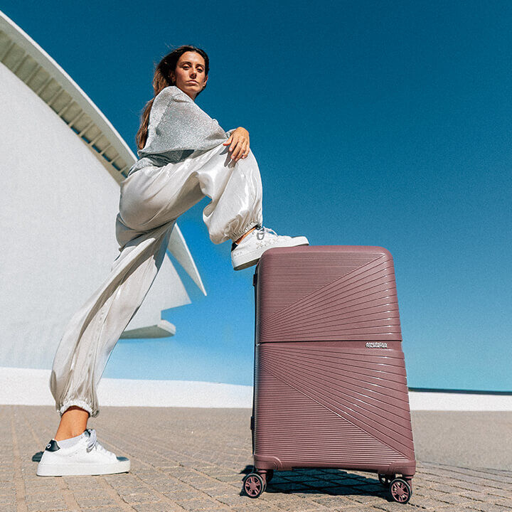 Airconic 77cm Large Check-in Blue | American Tourister UK