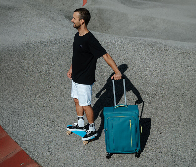 Cloudrider medium check-in + Coudrider Washbag