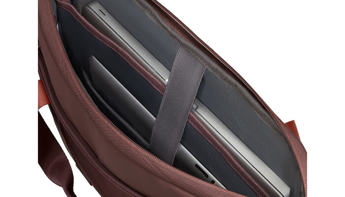 Laptop compartment 15.6"