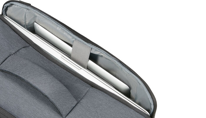 Laptop compartment 15.6"