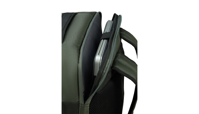 Dedicated laptop compartment 15.6"