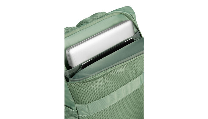 Separate laptop & tablet compartment