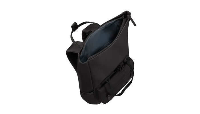 Large main compartment