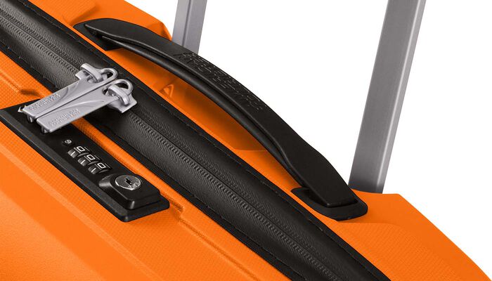 Water-repellent coated zipper