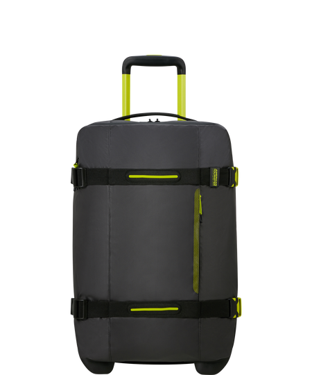 Lightweight duffle with wheels clearance