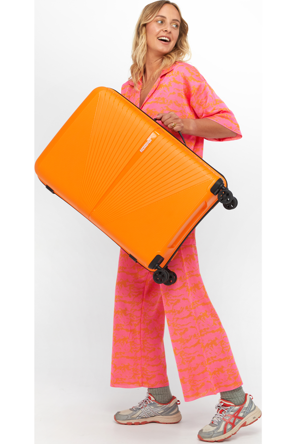 American Tourister Airconic Spinner 67cm  Mango Orange American Tourister Airconic Spinner 67cm  Mango Orange